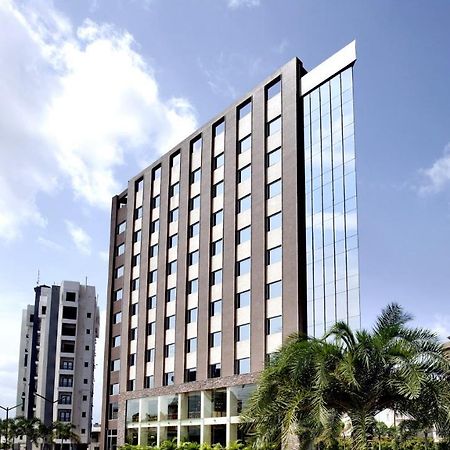 Hotel H - Sandhill Hotels Private Limited Anand Ngoại thất bức ảnh