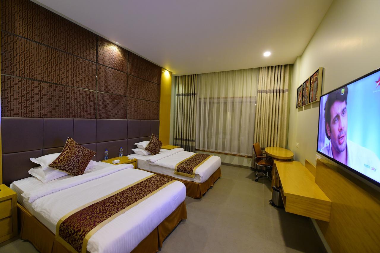 Hotel H - Sandhill Hotels Private Limited Anand Ngoại thất bức ảnh