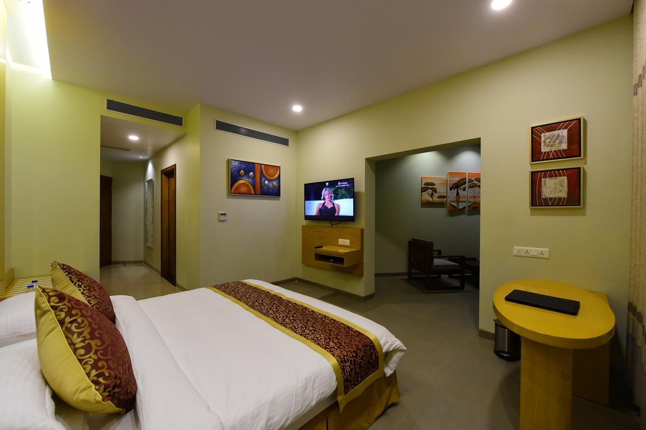 Hotel H - Sandhill Hotels Private Limited Anand Ngoại thất bức ảnh
