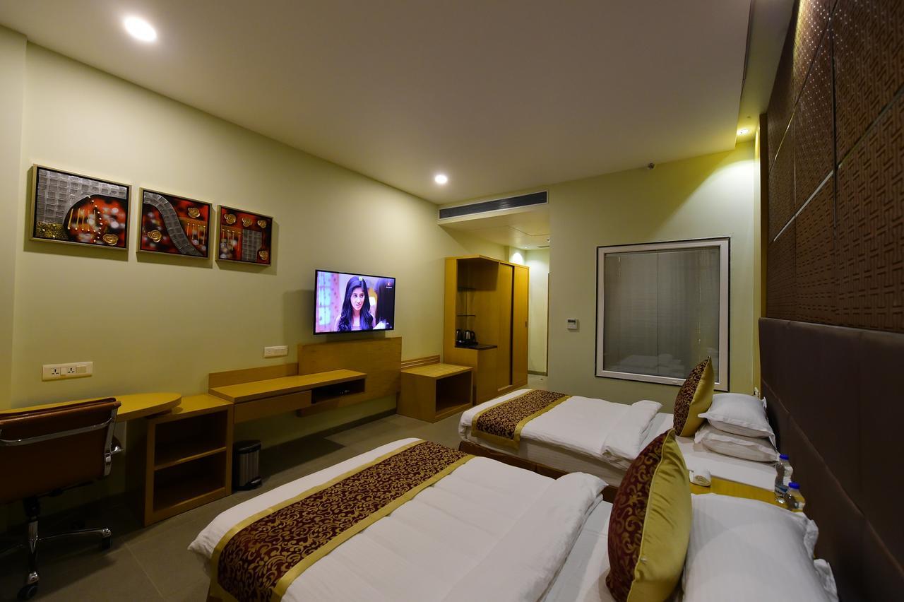 Hotel H - Sandhill Hotels Private Limited Anand Ngoại thất bức ảnh
