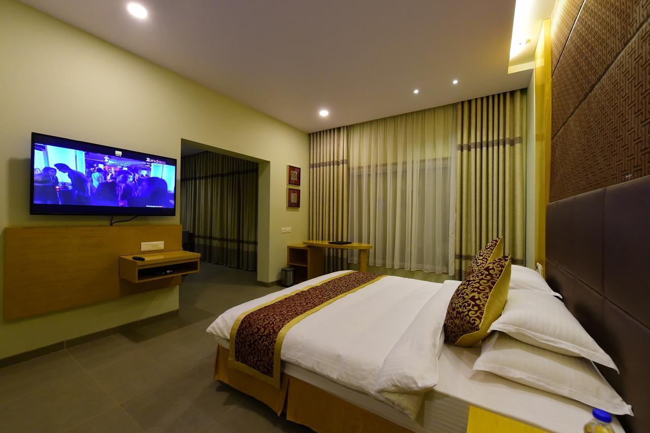 Hotel H - Sandhill Hotels Private Limited Anand Ngoại thất bức ảnh