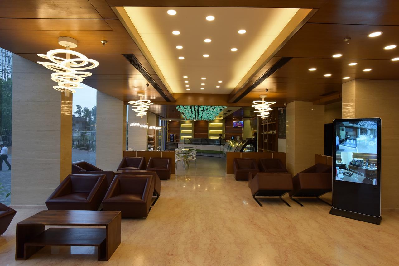 Hotel H - Sandhill Hotels Private Limited Anand Ngoại thất bức ảnh
