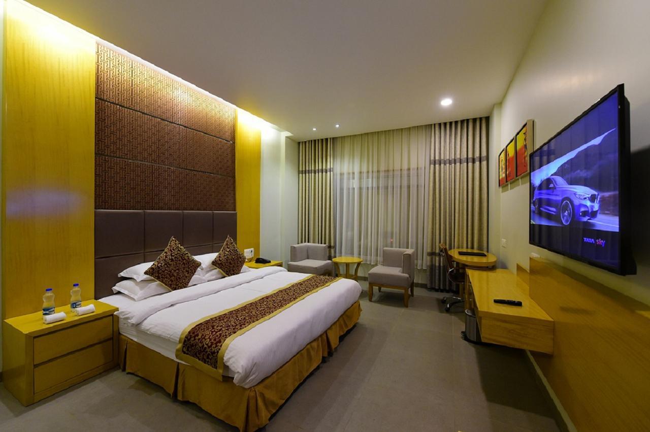 Hotel H - Sandhill Hotels Private Limited Anand Ngoại thất bức ảnh