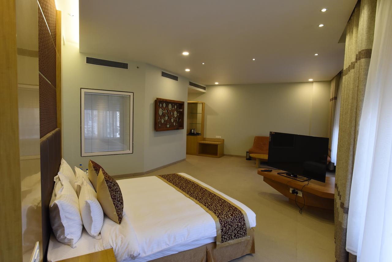 Hotel H - Sandhill Hotels Private Limited Anand Ngoại thất bức ảnh