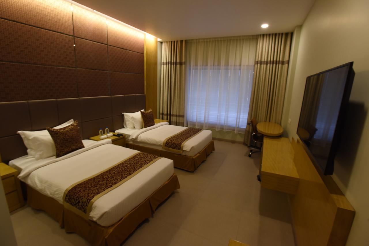 Hotel H - Sandhill Hotels Private Limited Anand Ngoại thất bức ảnh