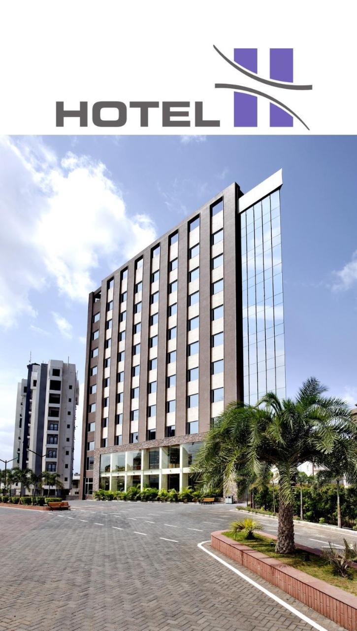 Hotel H - Sandhill Hotels Private Limited Anand Ngoại thất bức ảnh